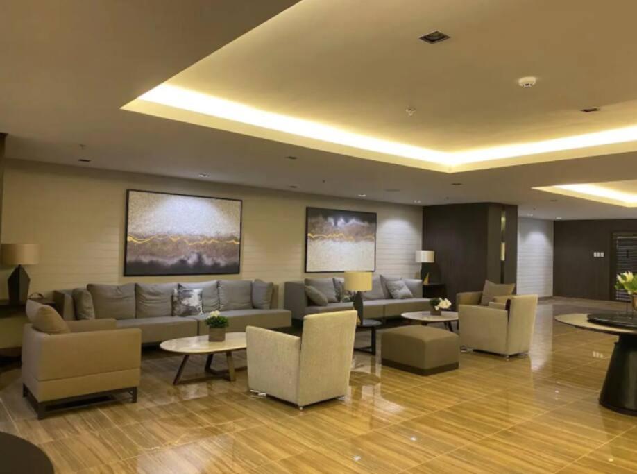 Great View 1 Bedroom Condo In Makati Near Trident Tower マニラ市 エクステリア 写真