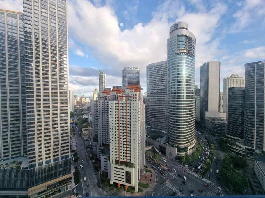 Great View 1 Bedroom Condo In Makati Near Trident Tower マニラ市 エクステリア 写真